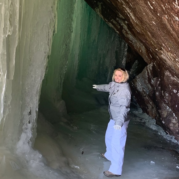 Meet your Posher, Jennifer - Picture 2 of 4